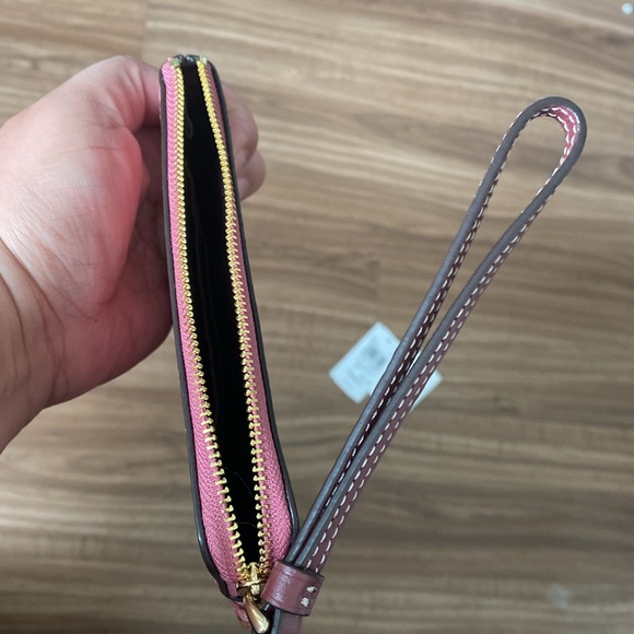 BNWT Coach Rouge Pink Monogram Corner Zip Wallet/Wrislet - Picture 5 of 5